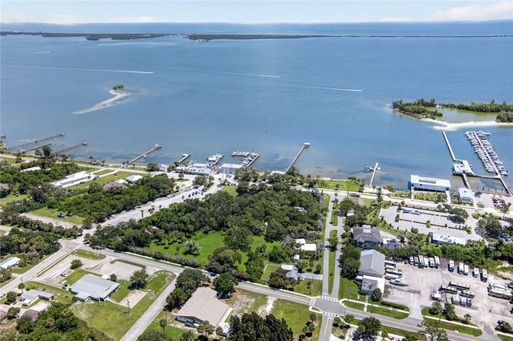 608 Davis Street, Sebastian, FL 32958 Photo