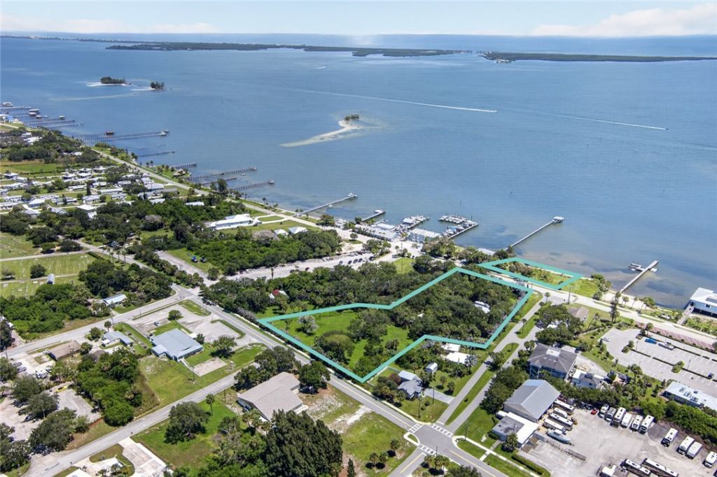 608 Davis Street, Sebastian, FL 32958 Photo