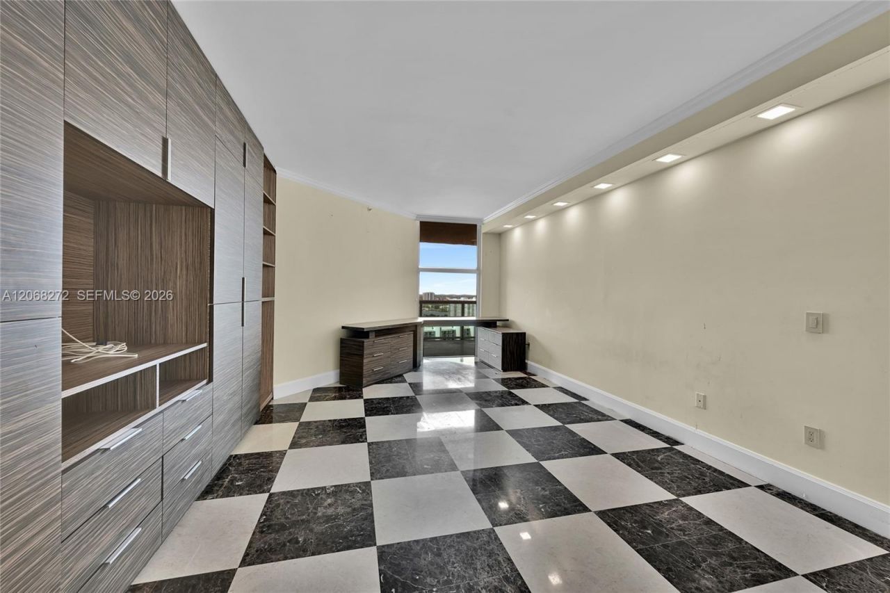 3370 Hidden Bay Dr , Unit 2813, Aventura, FL 33180 Photo