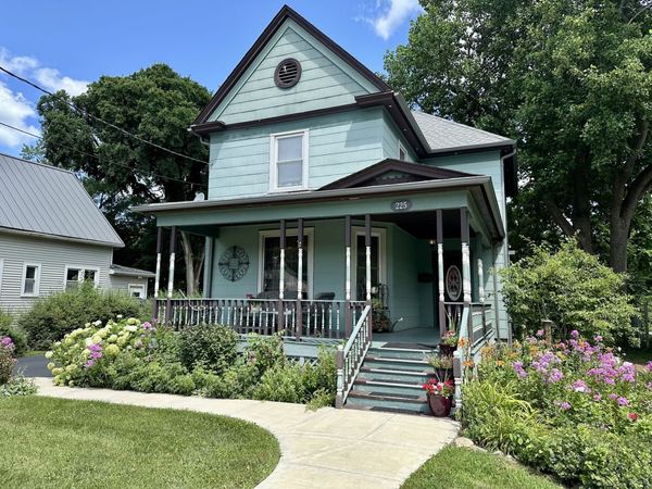 225 Hoy Avenue , Woodstock, IL 60098