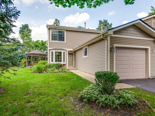 302 E Forest Knoll Drive, Palatine, IL 60074