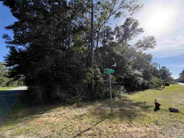 000 De La Rue Dr, Milton, FL 32583