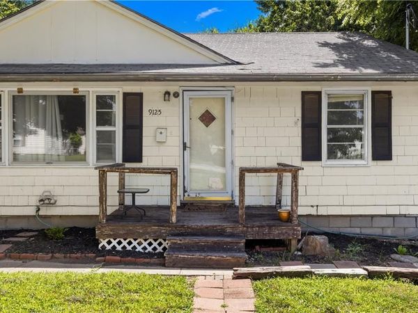 9125 Cherry Street, Kansas City, MO 64131