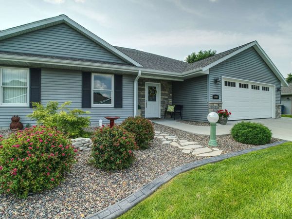 1407 Edens Avenue , Camanche, IA 52730
