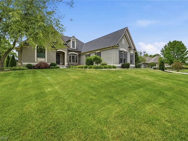 728 Pinewood Drive , Boston Heights, OH 44236