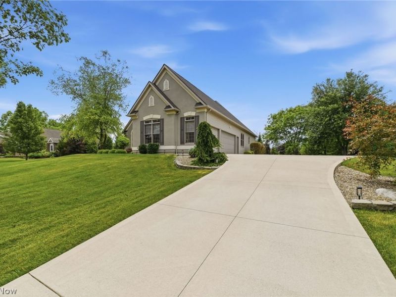 728 Pinewood Drive , Boston Heights, OH 44236 Photo 2