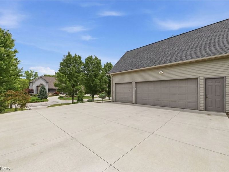 728 Pinewood Drive , Boston Heights, OH 44236 Photo 3