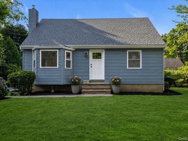 10 Stratton, Huntington Station, NY 11746