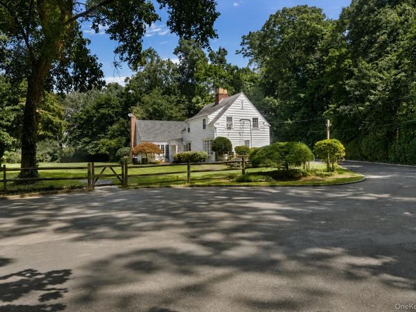 1 Stonegate Lane , Old Brookville, NY 11545