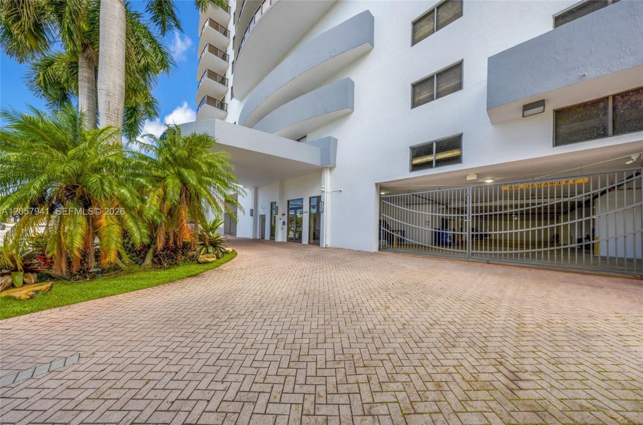 2301 SW 27th Ave , Unit 1102, Miami, FL 33145 Photo