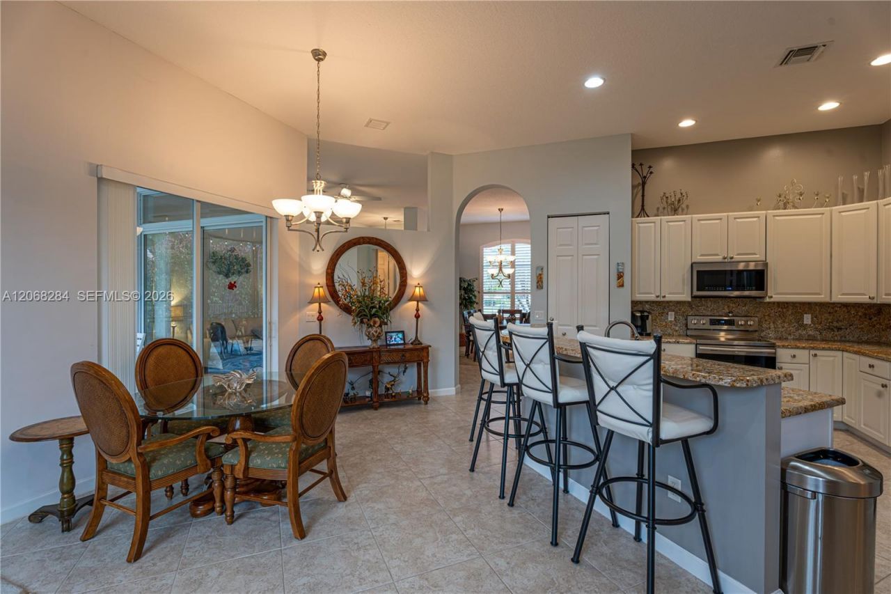 6918 SE Sleepy Hollow Ln, Stuart, FL 34997 Photo