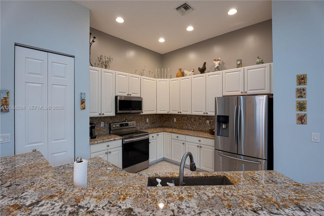 6918 SE Sleepy Hollow Ln, Stuart, FL 34997 Photo