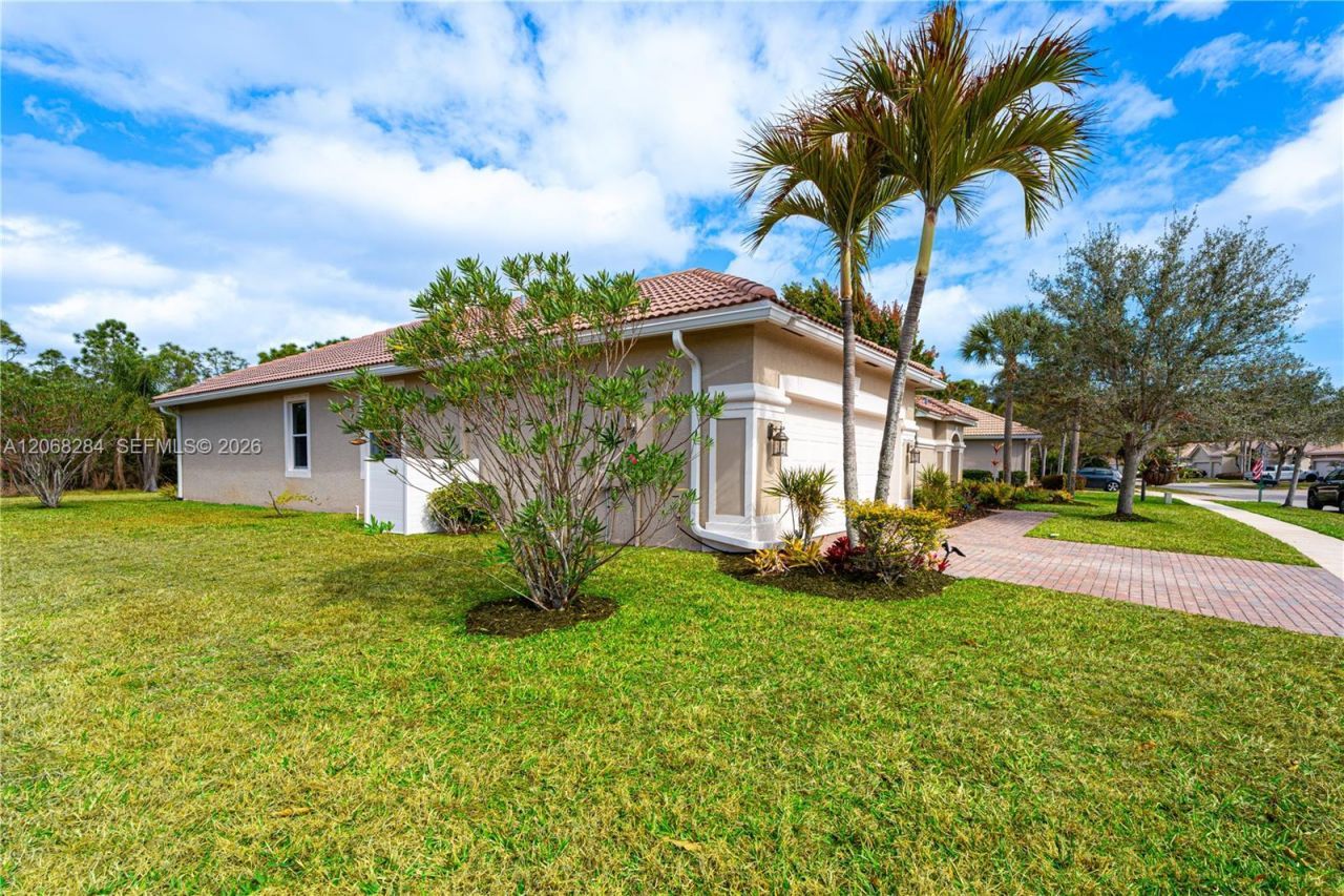 6918 SE Sleepy Hollow Ln, Stuart, FL 34997 Photo