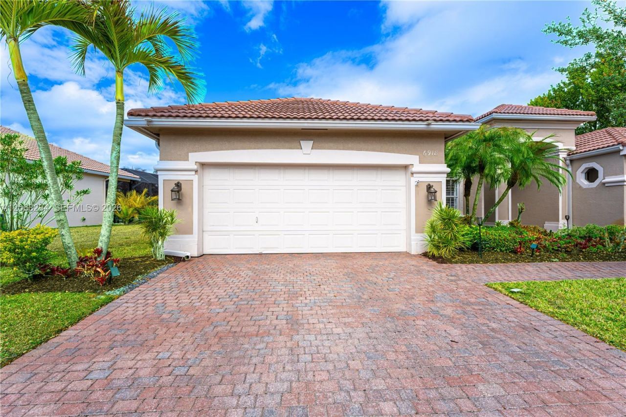 6918 SE Sleepy Hollow Ln, Stuart, FL 34997 Photo