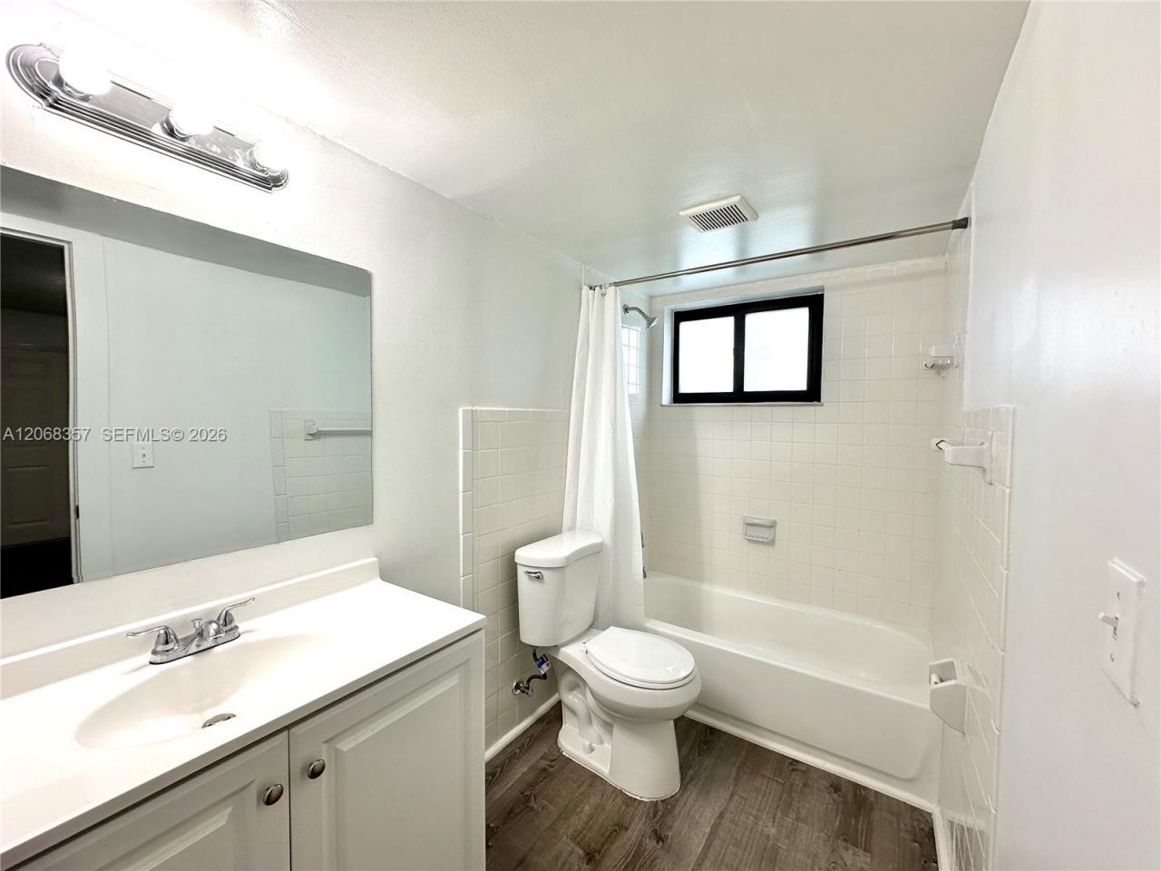 529 SW 4th St, Unit 303, Miami, FL 33130 Photo