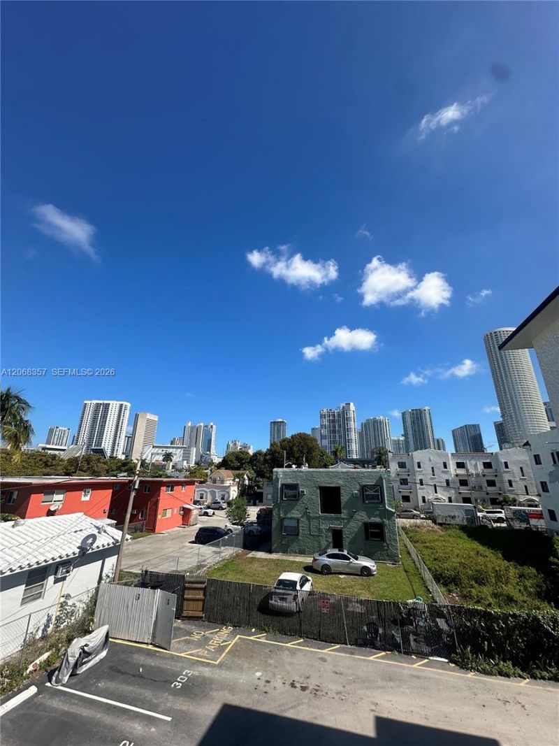 529 SW 4th St, Unit 303, Miami, FL 33130 Photo