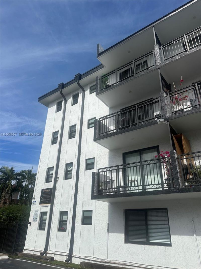 529 SW 4th St, Unit 303, Miami, FL 33130 Photo