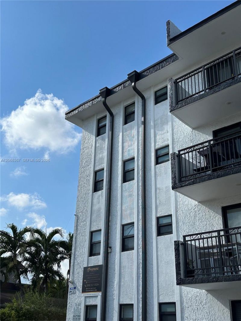 529 SW 4th St, Unit 303, Miami, FL 33130 Photo