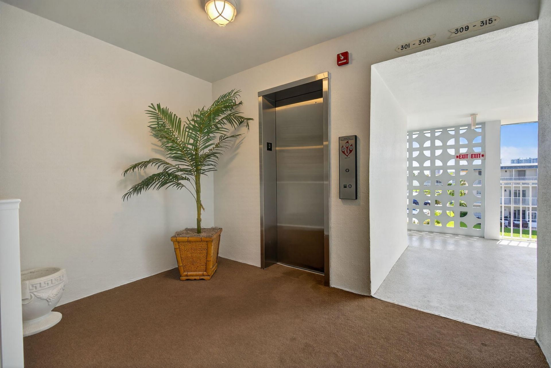 110 Shore Court, Unit 301, North Palm Beach, FL 33408 Photo