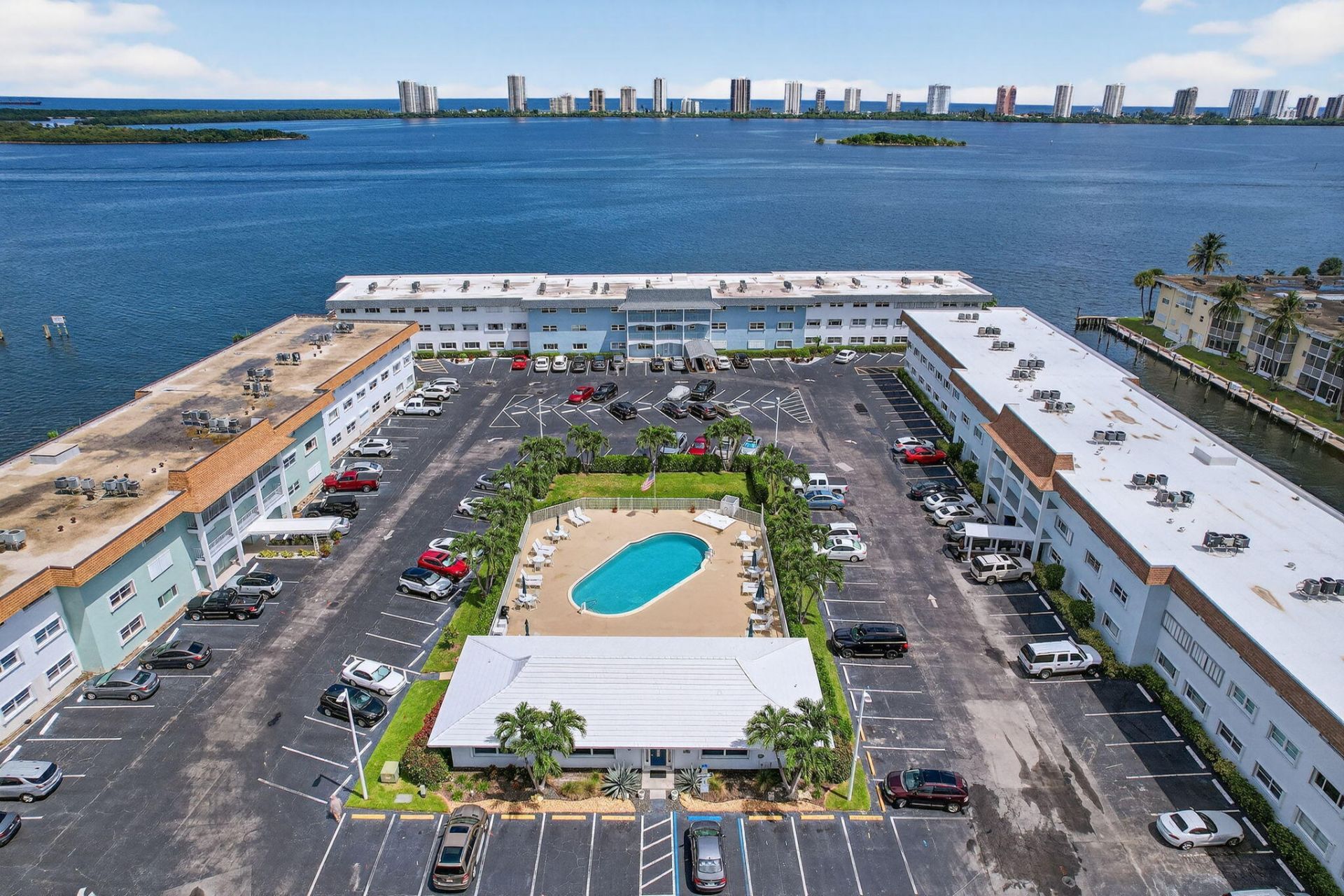 110 Shore Court, Unit 301, North Palm Beach, FL 33408 Photo