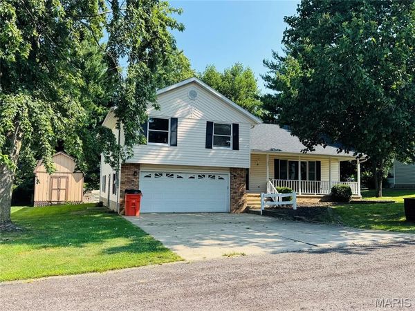 2021 BRIAN St, Vandalia, IL 62471