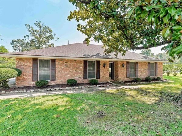 8887 Laurynwood Dr, Baton Rouge, LA 70808