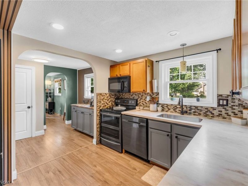 23216 Alexander Road, North Olmsted, OH 44070 Photo 10