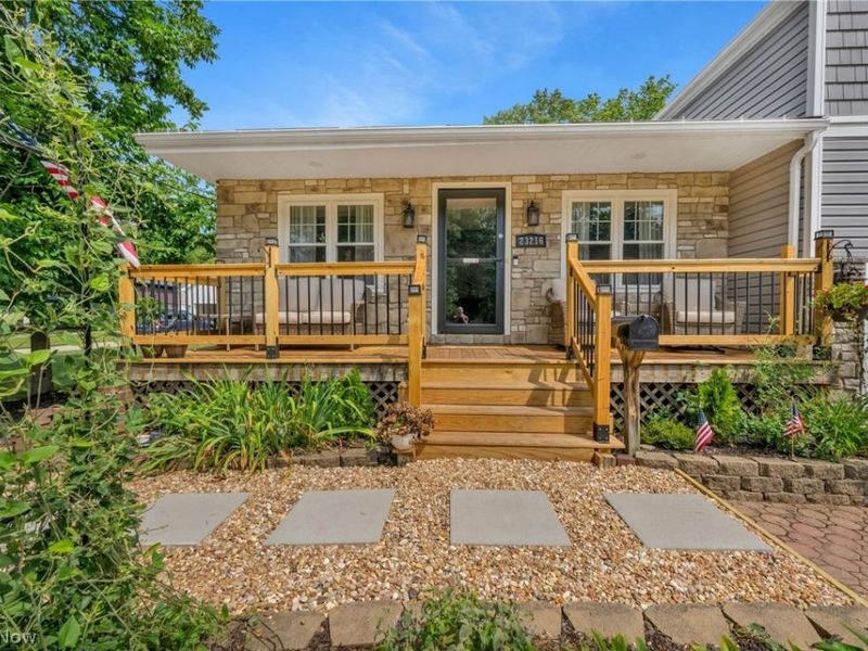 23216 Alexander Road, North Olmsted, OH 44070 Photo 2