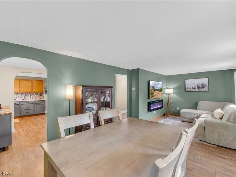 23216 Alexander Road, North Olmsted, OH 44070 Photo 7