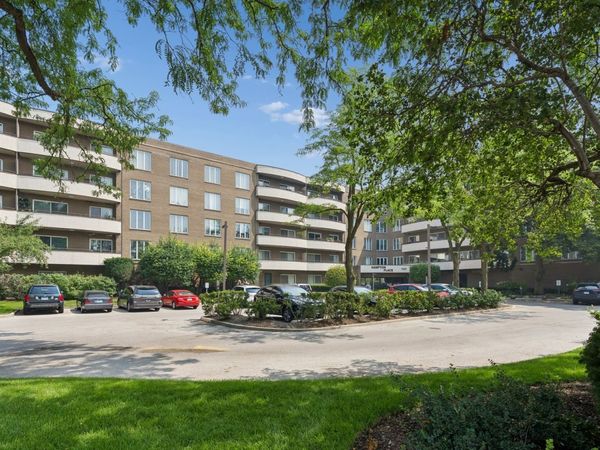 7201 N Lincoln Avenue , Unit 203, Lincolnwood, IL 60712