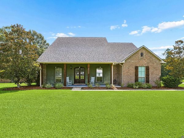 29700 Henderson Ln, Walker, LA 70785