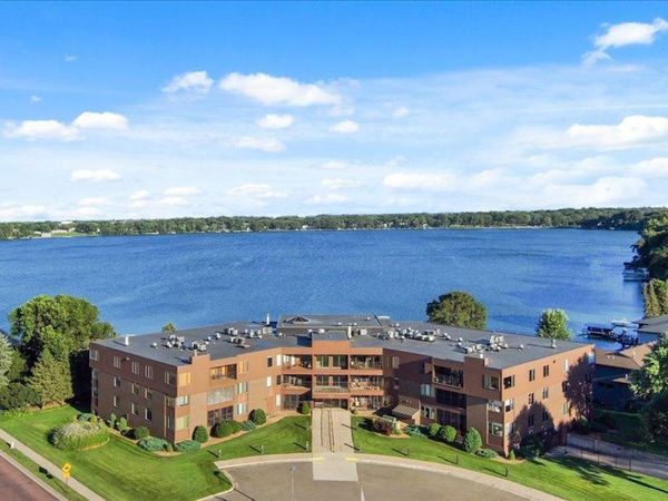 601 Shoreacres Drive, Unit 107, Fairmont, MN 56031