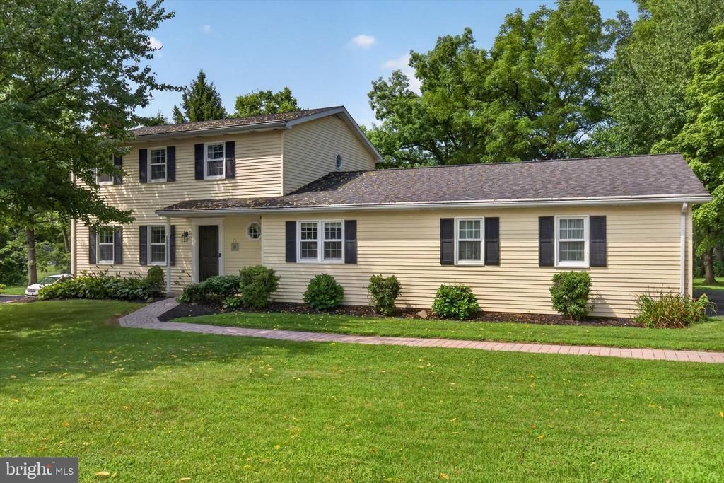 231 DOGWOOD DRIVE , HERSHEY, PA 17033