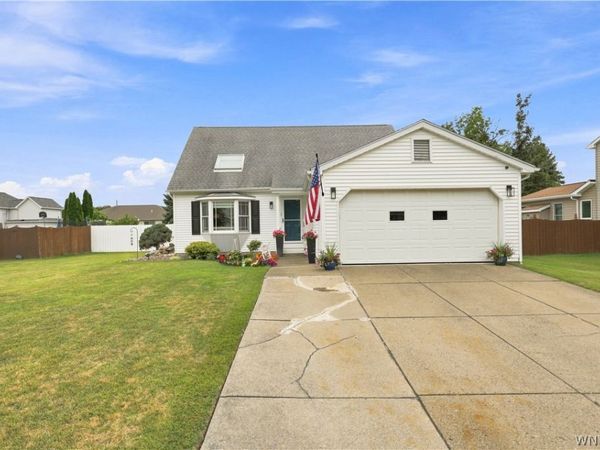 37 Country Place, Lancaster, NY 14086