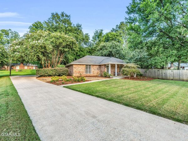 112 Shawnee Court, Starkville, MS 39759