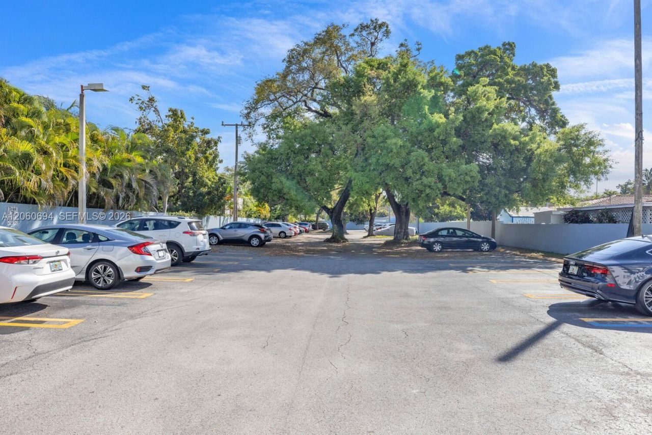 2575 SW 27th Ave , Unit 111, Miami, FL 33133 Photo