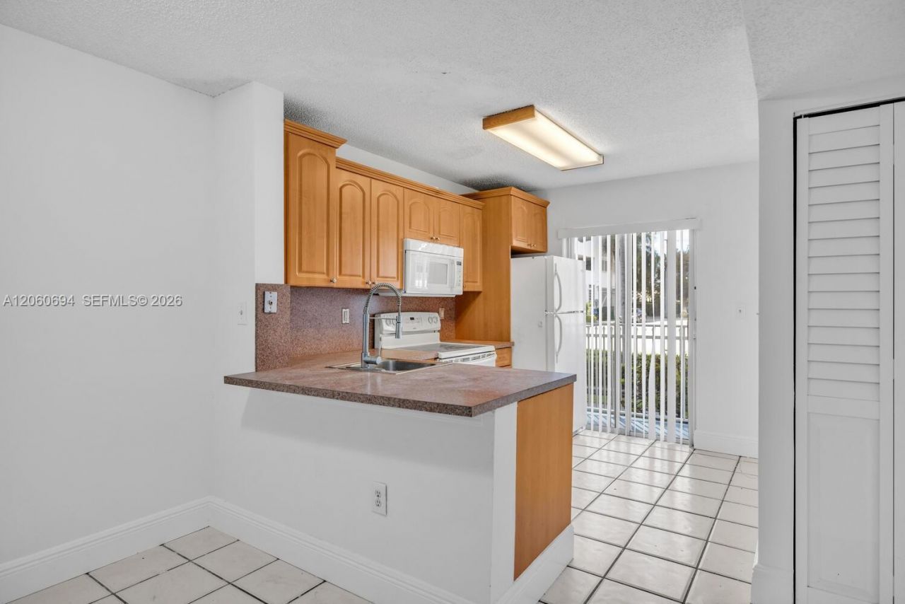 2575 SW 27th Ave , Unit 111, Miami, FL 33133 Photo