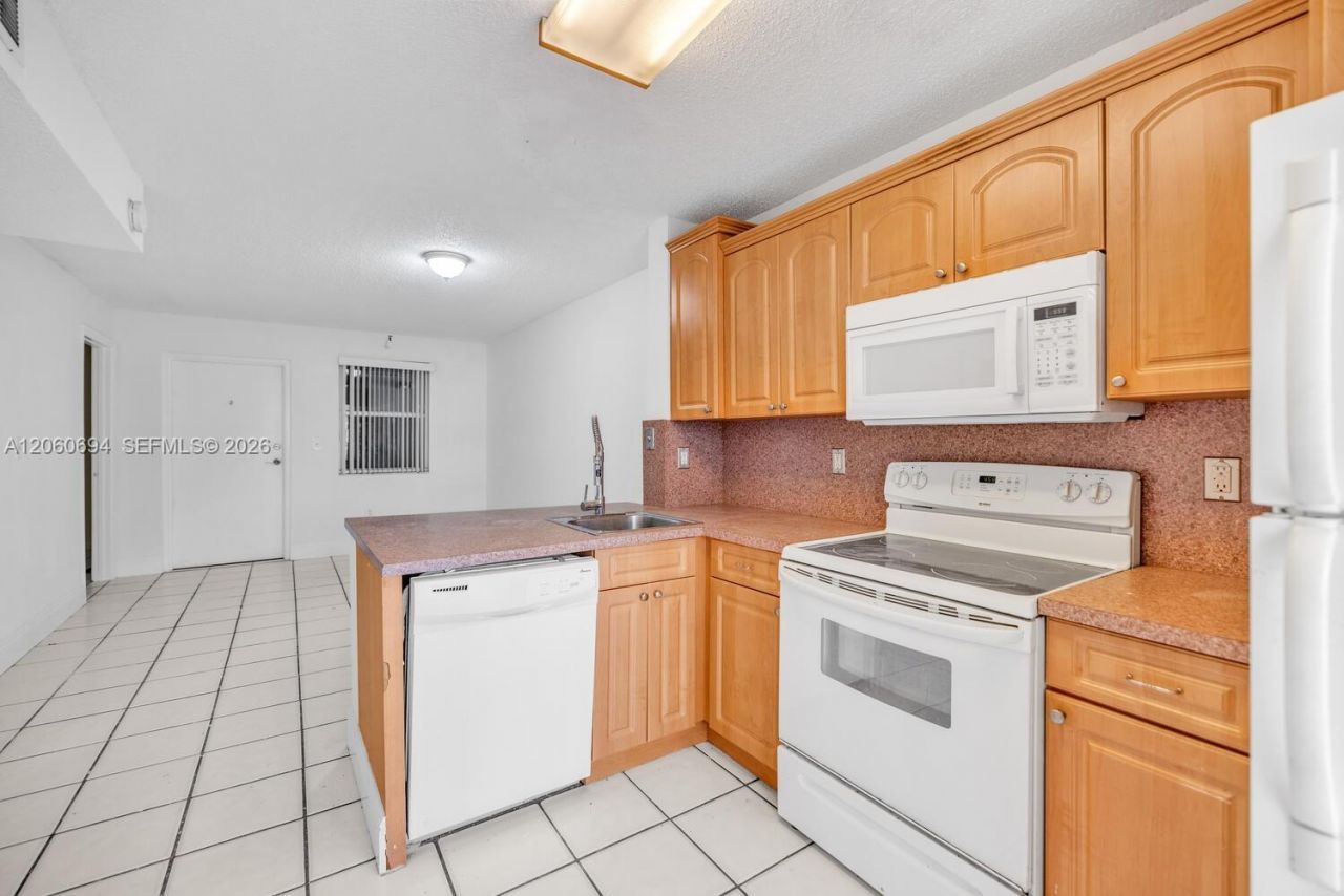 2575 SW 27th Ave , Unit 111, Miami, FL 33133 Photo