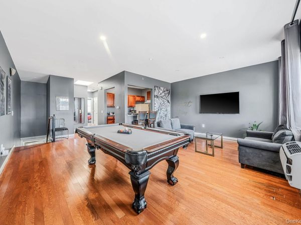 821 Prospect Avenue , Westbury, NY 11590
