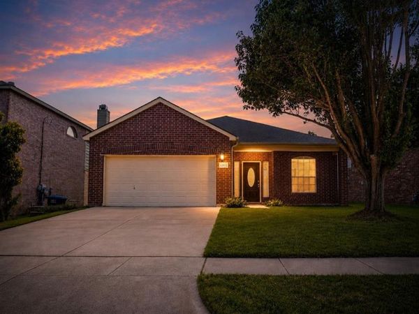 12652 Oakwood Circle, Fort Worth, TX 76040