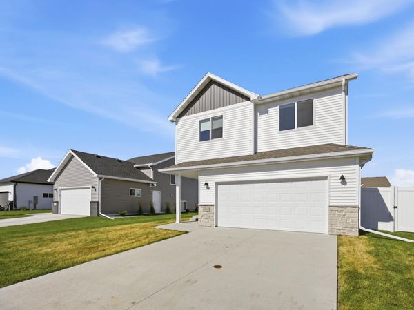 3851 19th Street S, Moorhead, MN 56560