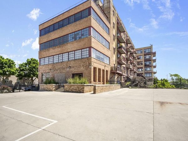 215 W Maple STREET, Unit 311, Milwaukee, WI 53204