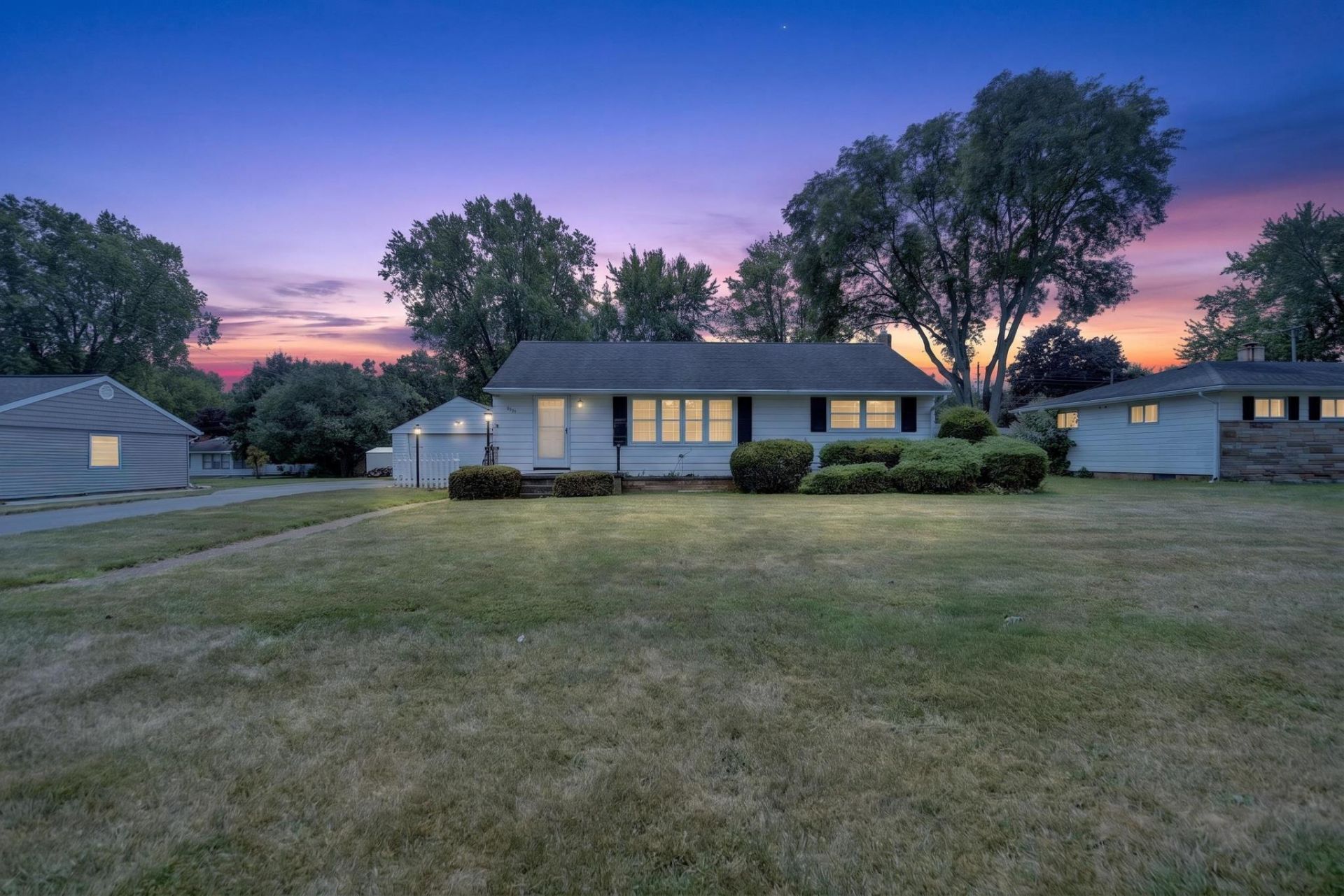1515 Devonshire Road, Jackson, MI 49203 Main Photo