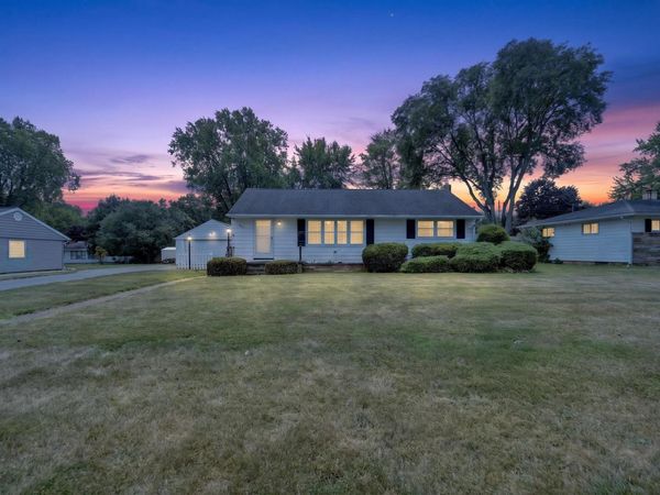 1515 Devonshire Road, Jackson, MI 49203