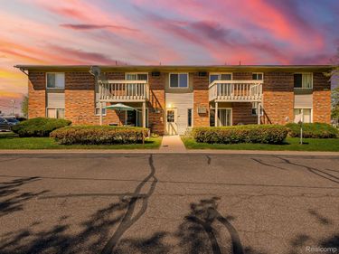 125 East Van Riper Road , Unit 6, Fowlerville Village, Mi 48836