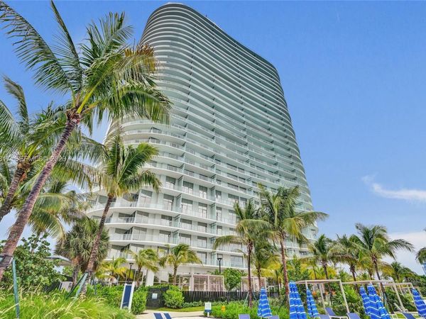 2411 Laguna Cir , Unit 1805, North Miami, FL 33181