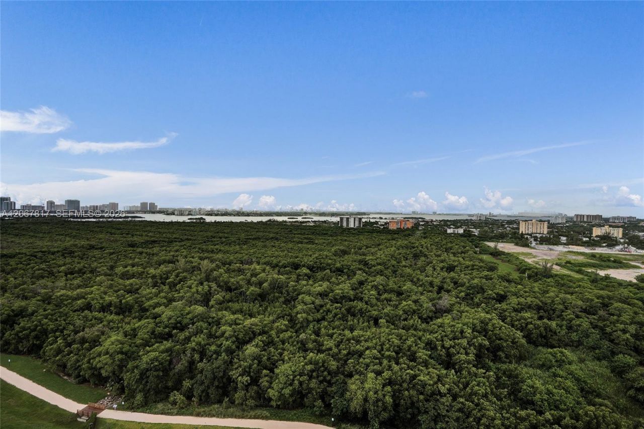 2411 Laguna Cir , Unit 1805, North Miami, FL 33181 Photo