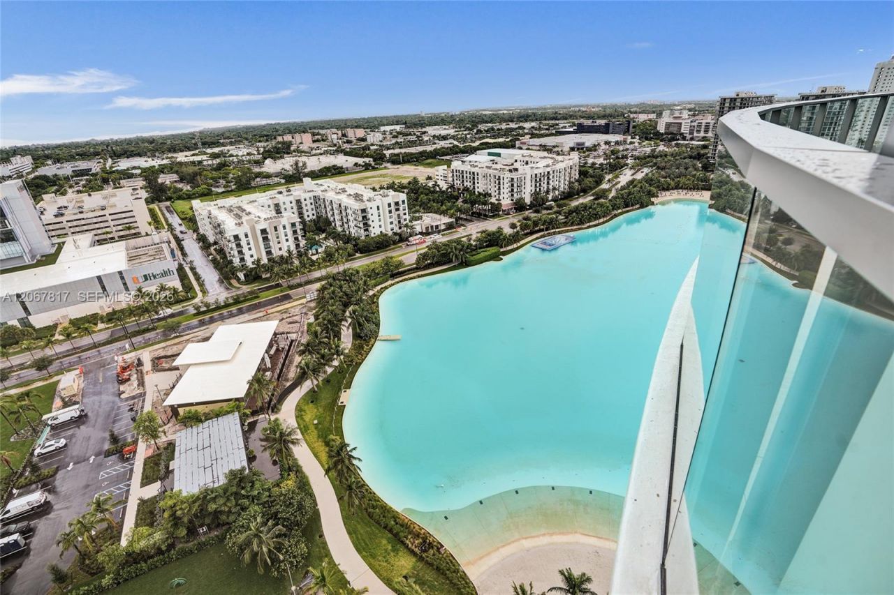 2411 Laguna Cir , Unit 1805, North Miami, FL 33181 Photo
