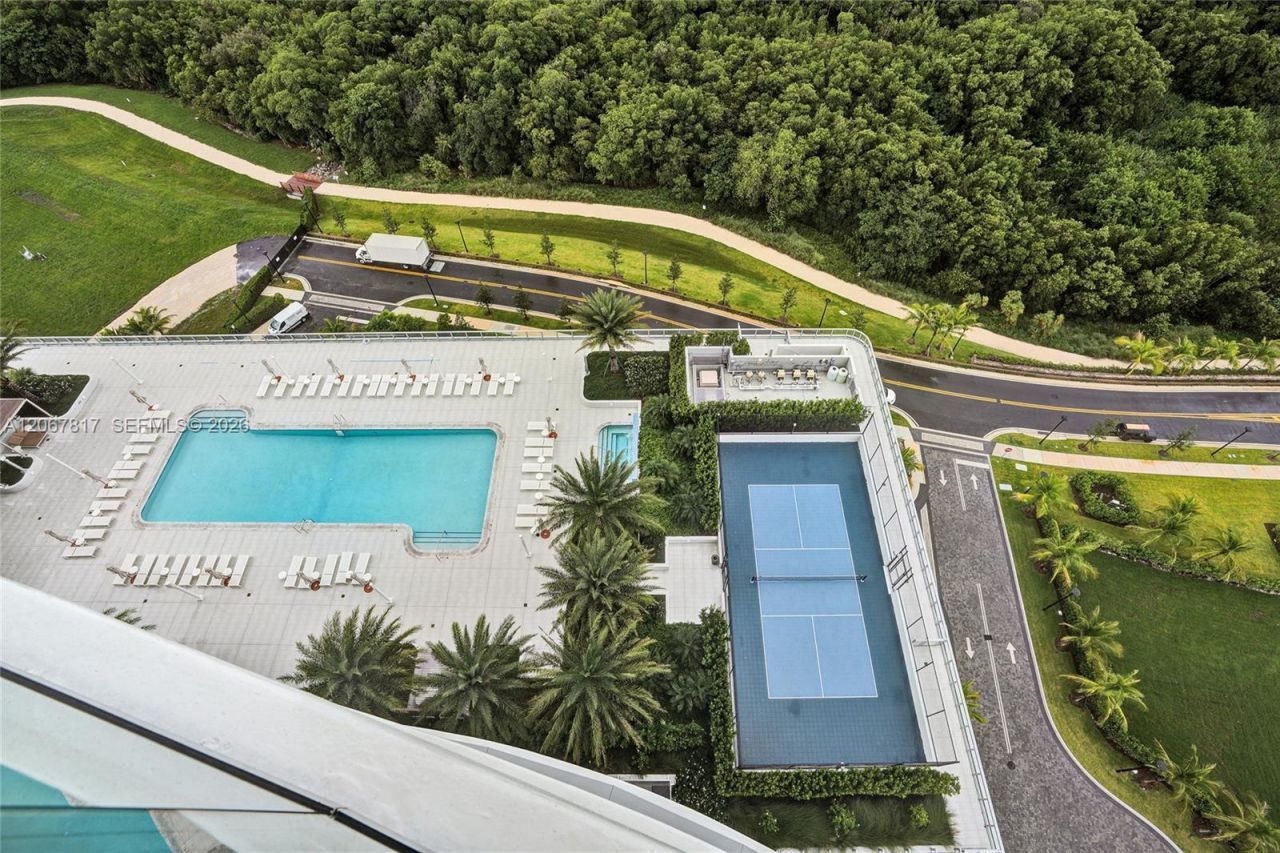 2411 Laguna Cir , Unit 1805, North Miami, FL 33181 Photo