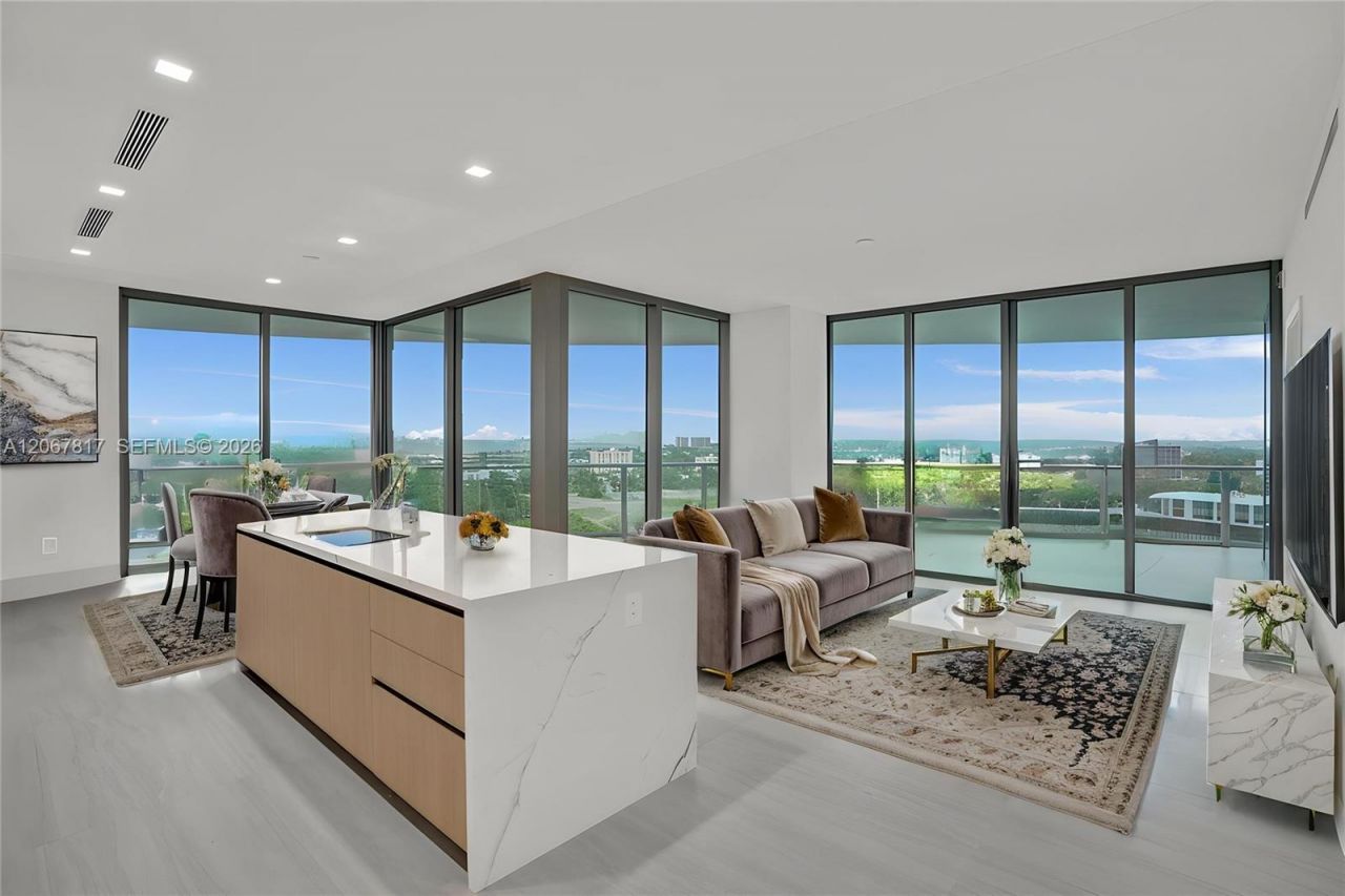 2411 Laguna Cir , Unit 1805, North Miami, FL 33181 Photo